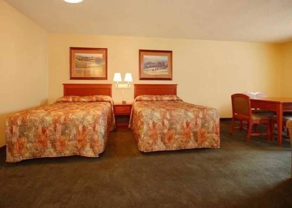 Econo Lodge Inn & Suites Kearney Exteriér fotografie