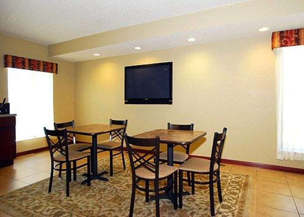 Econo Lodge Inn & Suites Kearney Restaurace fotografie