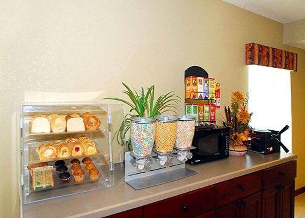 Econo Lodge Inn & Suites Kearney Restaurace fotografie